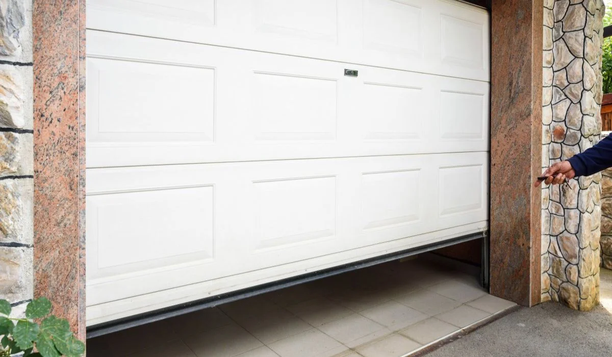 come sbloccare porta sezionale