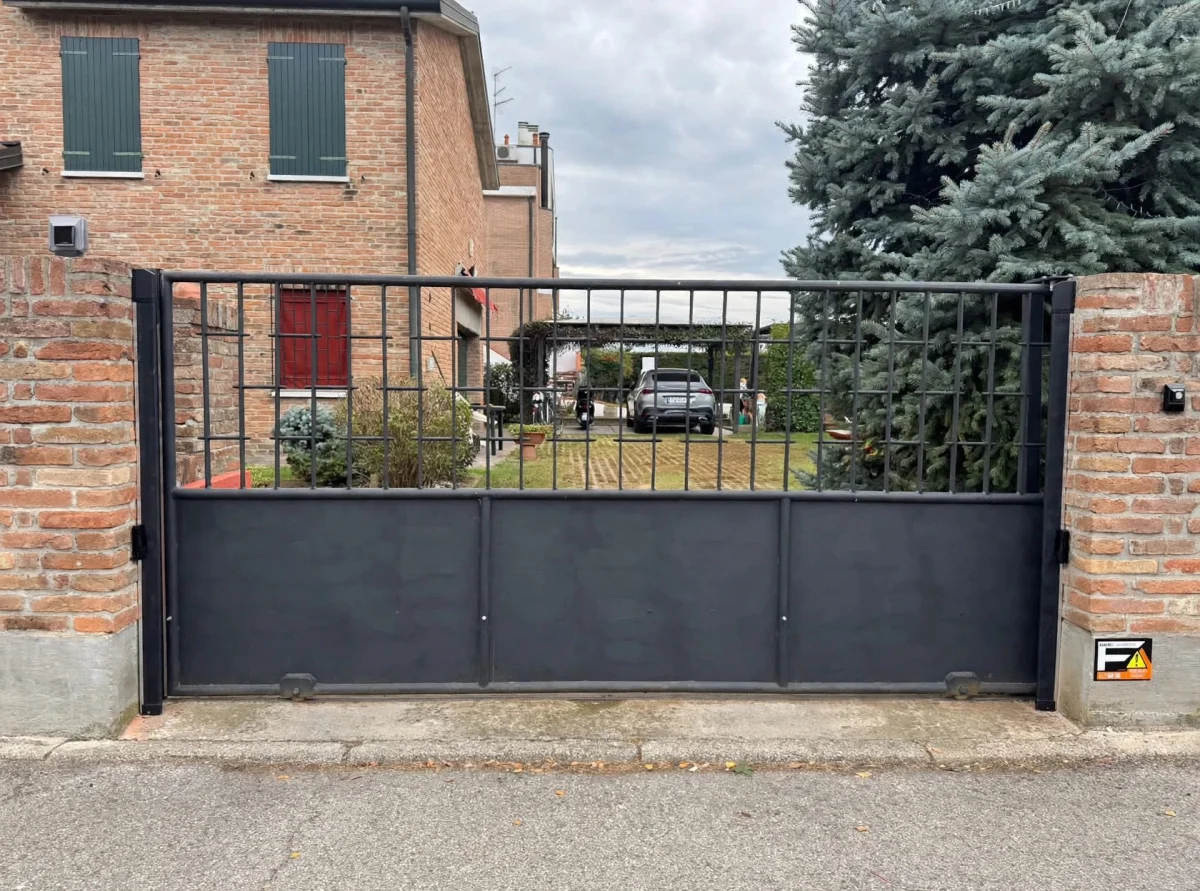 Automazione cancello scorrevole FAAC 740 a Ferrara
